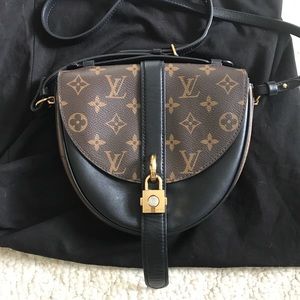 Louis Vuitton reverse chantilly